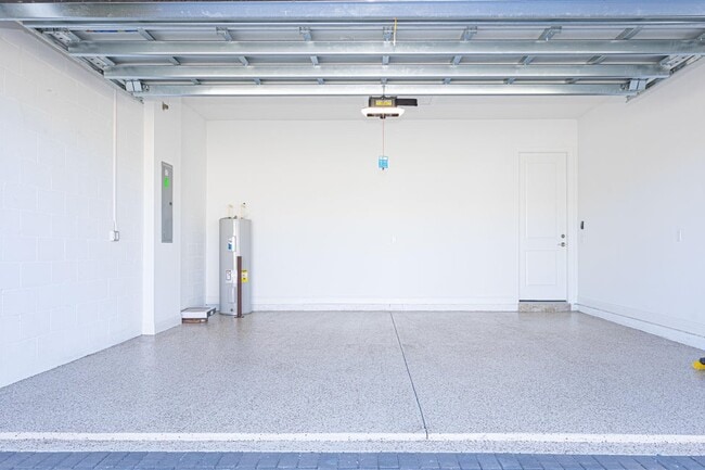 Building Photo - 9155 SW Esule Way