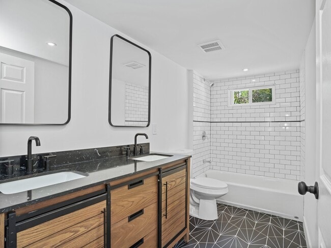 Building Photo - 28 Crescent Park Rd