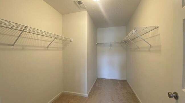 Building Photo - Spacious 3BD/2BR +Den Ranch in Lindberg Village