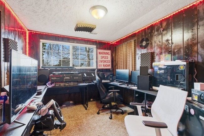 Building Photo - 4050 Taylor Ave