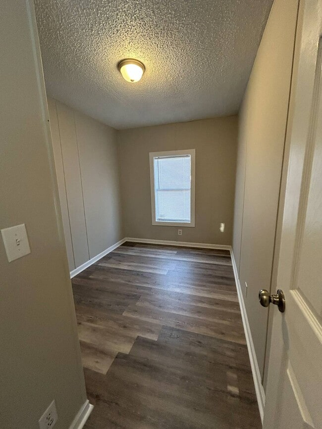 Building Photo - 52 White Oak Village