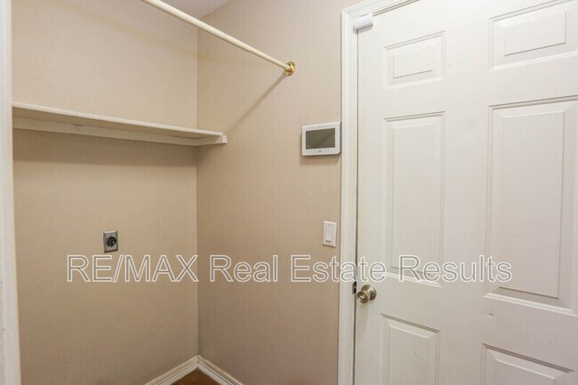 Building Photo - 3606 SE 8th St