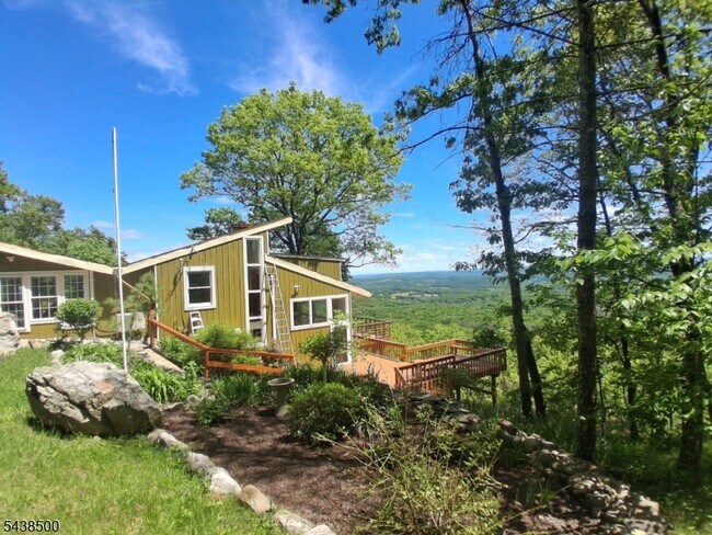 Building Photo - 20 Upper Mountain Rd