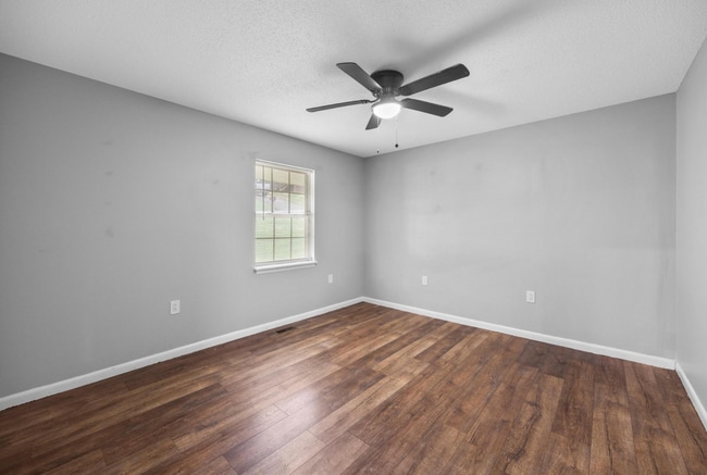 Building Photo - FIRST MONTH FREE! 2 Bed 1 Bath in Rossvill...