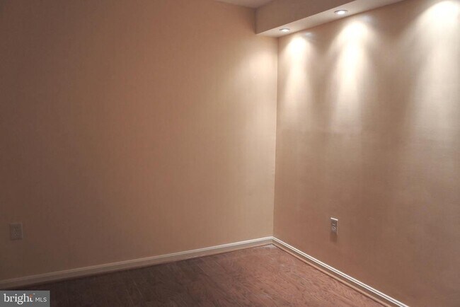 Building Photo - 2113 Kings Mill Ct
