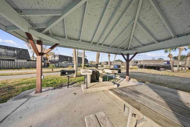 Building Photo - 2920 Pecan Ave