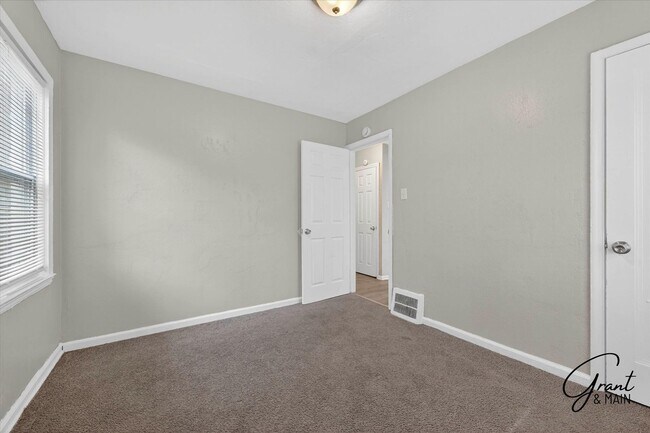 Building Photo - $1275 3 bedroom bungalow