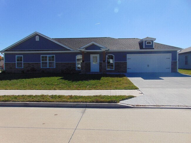 Primary Photo - Sensational 3 Bed 2 Bath House!