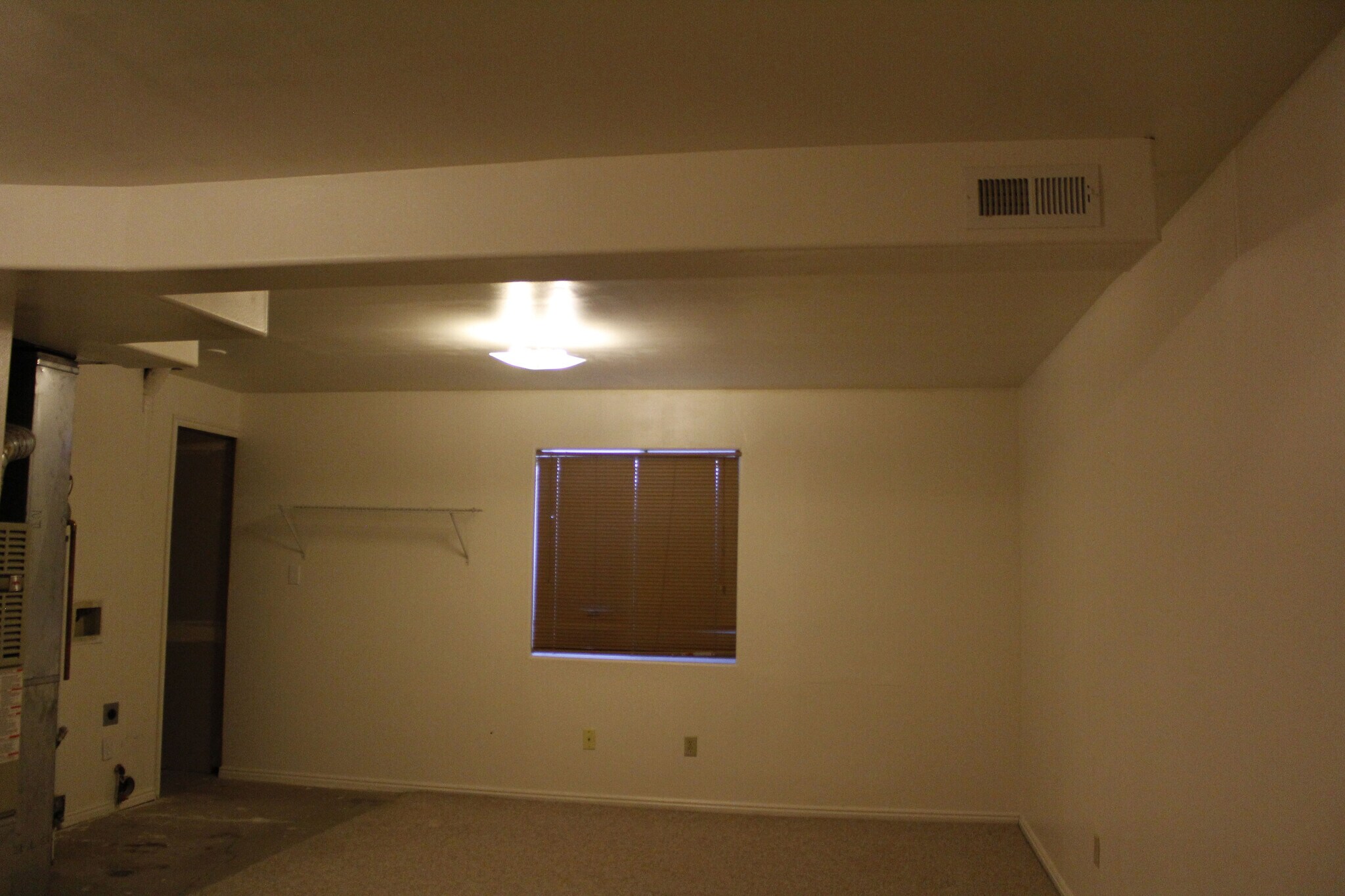 Large L-shaped family room - 4616 N Tumbleweed Dr