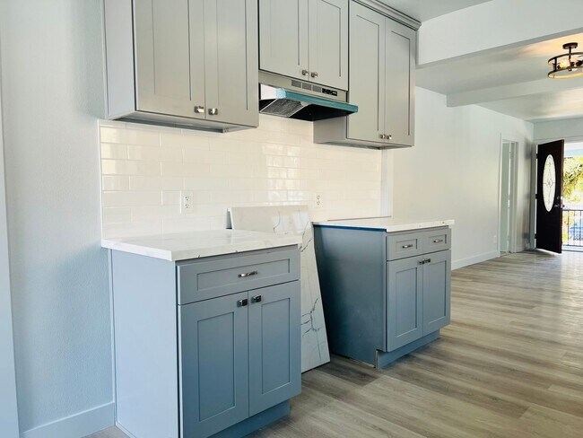 Building Photo - 3-bedroom, 2-bath home move-in ready