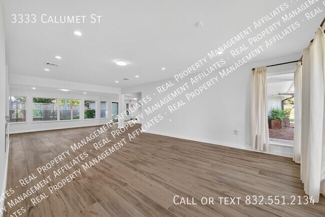 Building Photo - 3333 Calumet St