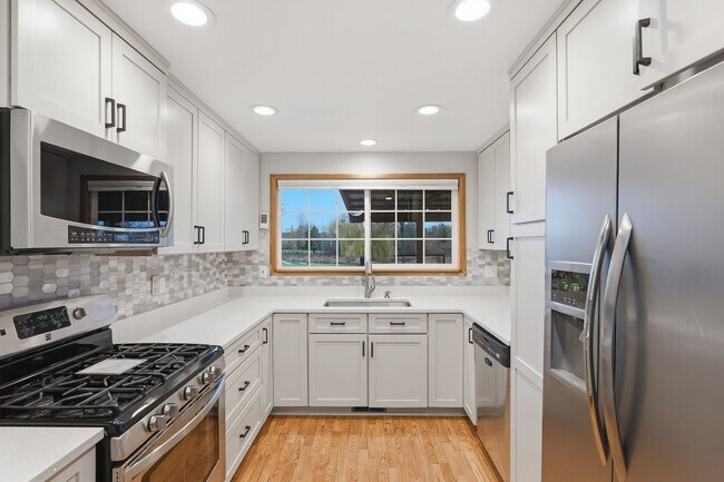 Building Photo - Greenway Park Neighborhood