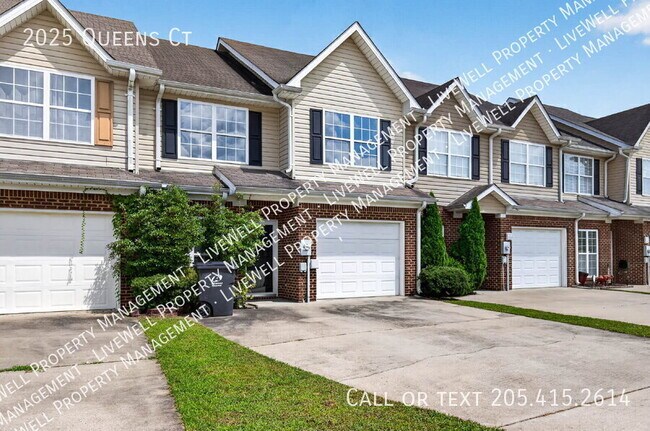 Building Photo - 2025 Queens Ct