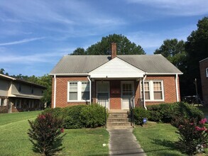 Building Photo - 1 Bedroom 1 Bath Duplex Newly renovated