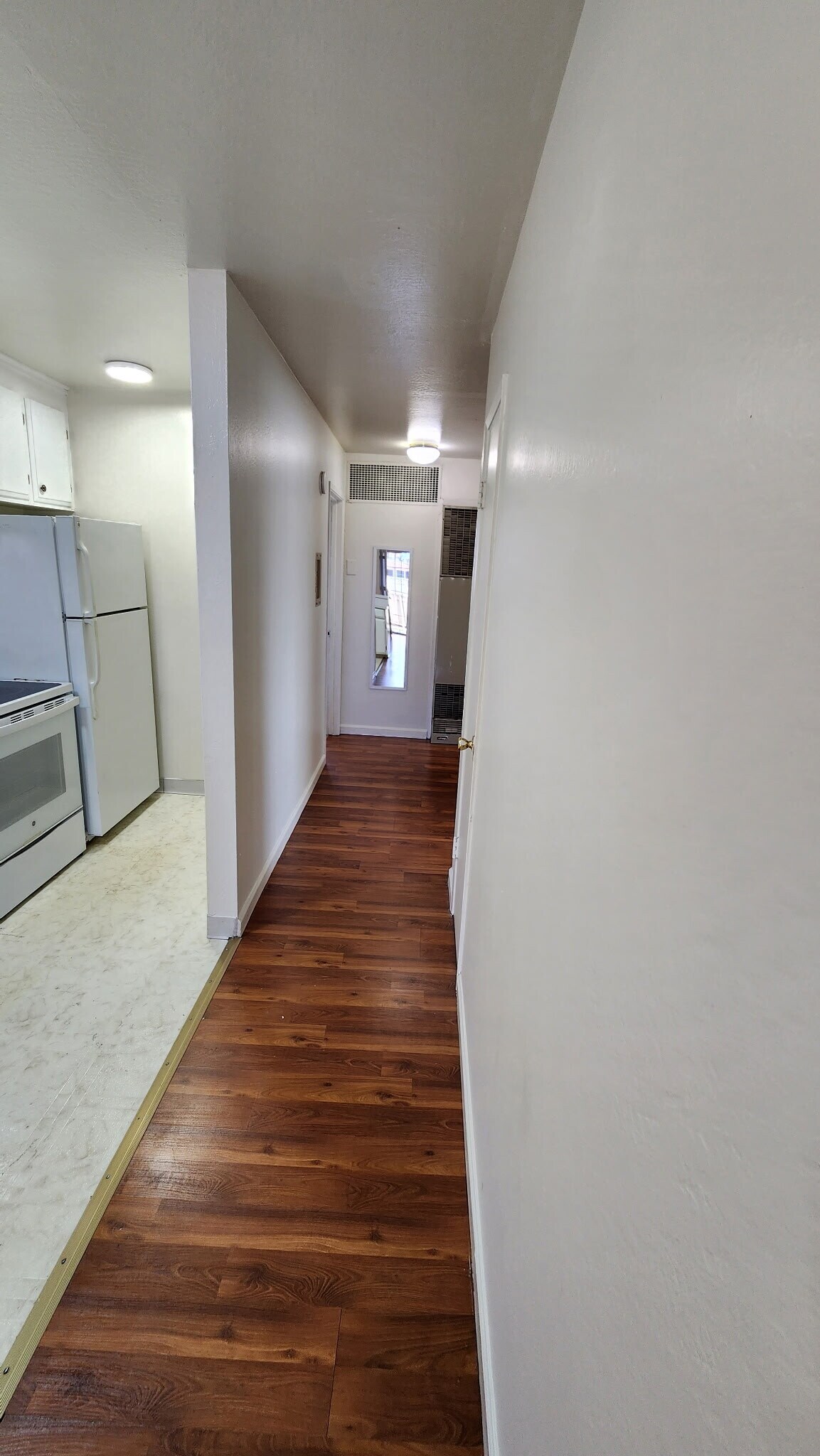 Building Photo - 4041 Park Center Ln