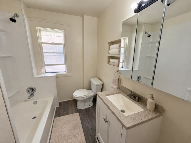 Building Photo - 639 Bellevue Ave