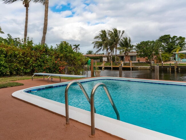 Building Photo - 4930 NE 27th Ave