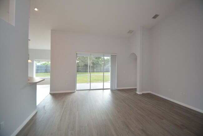 Building Photo - "Charming 3-Bed Oasis in Palm Coast - 1,85...