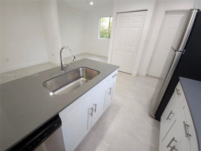 Building Photo - 580 NW 34th St