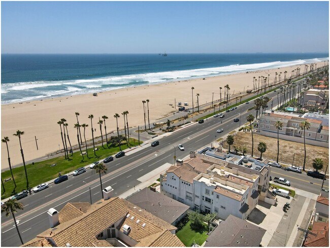 Building Photo - Oceanfront Penthouse in Huntington Beach!!