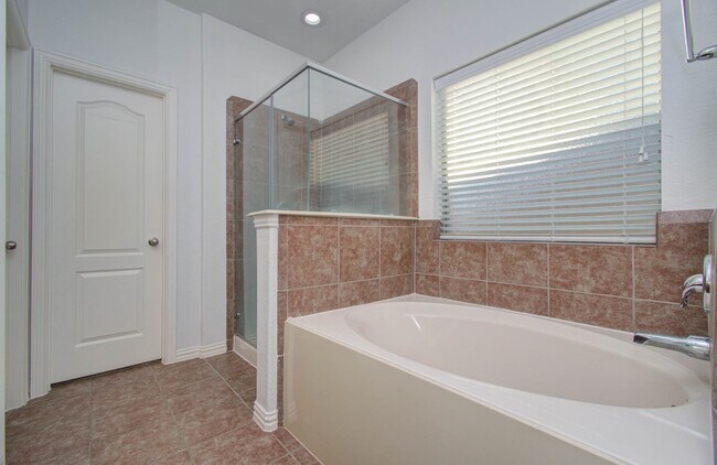 Building Photo - 22314 Mosshall Ct