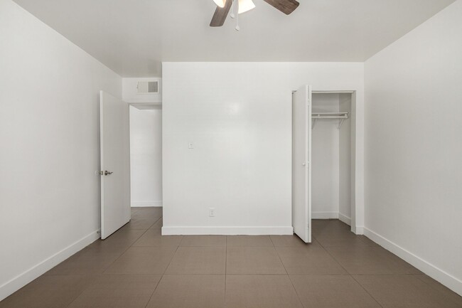 Building Photo - Upgraded One Bedroom, One Bathroom at 28 o...