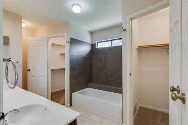 Building Photo - 927 Redcedar Way Dr