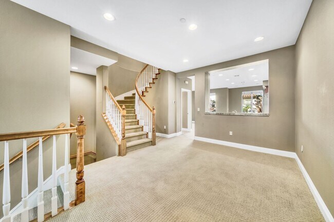 Building Photo - 3-Bedroom Townhome for Rent in Fremont!