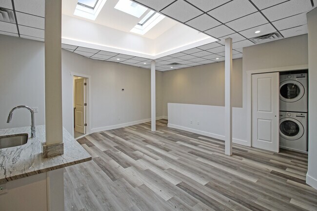 Building Photo - 939 Central Ave