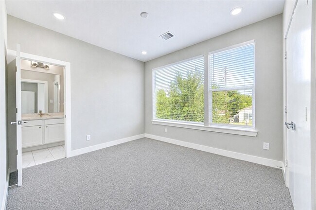 Building Photo - 4536 Sunflower St