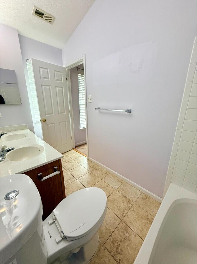 Building Photo - 838 Lowe Rd