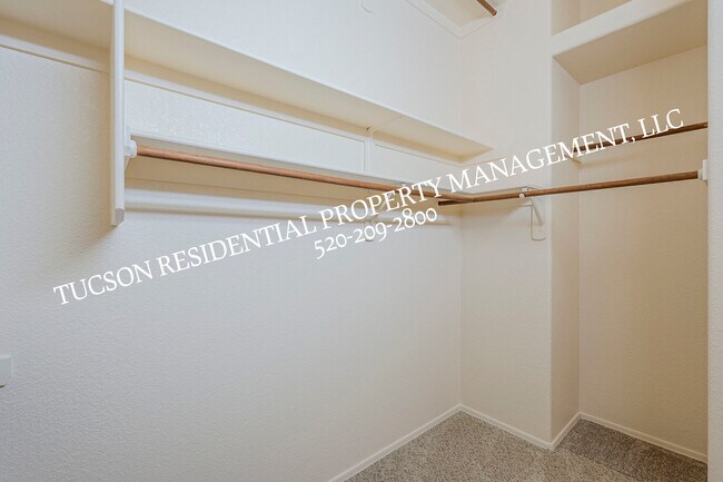 Building Photo - 11174 N Sand Pointe Dr