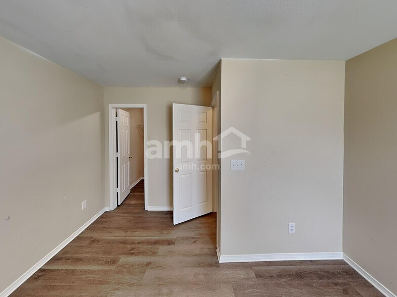 Building Photo - 5118 Valcourt Rd