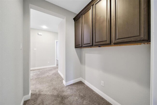 Building Photo - 18323 Parkview Point Dr