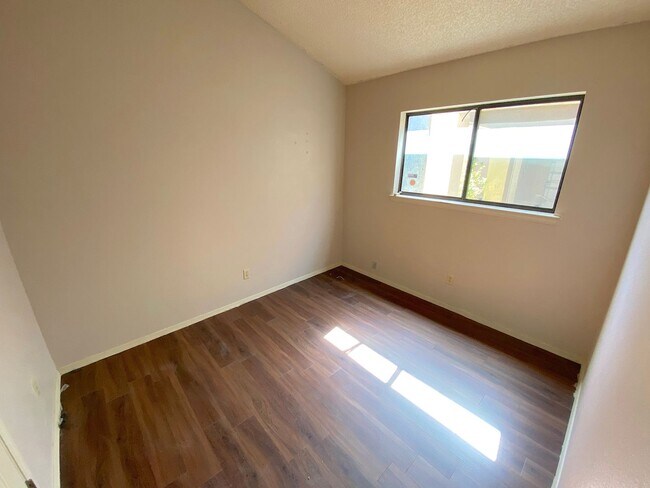 Building Photo - Northeast El Paso 3 bed