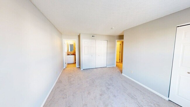 Building Photo - 5441 Cedar Springs