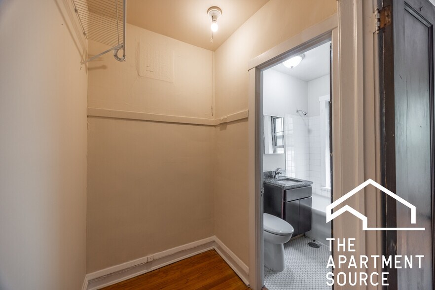 Building Photo - 4901 N Hoyne Ave