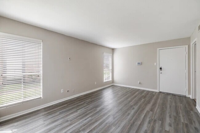 Building Photo - 11715 S Glen Dr