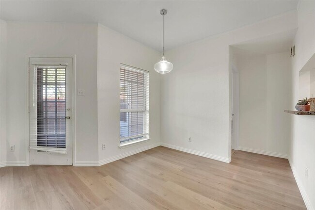 Building Photo - 1700 Amelia Ct
