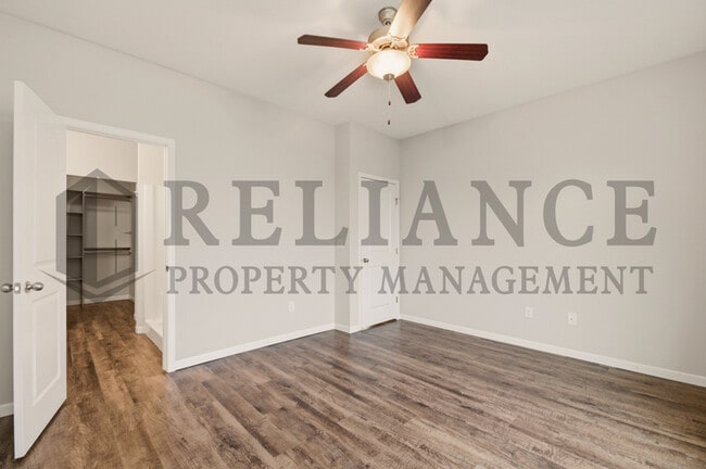 Building Photo - 452 S Longbranch Dr