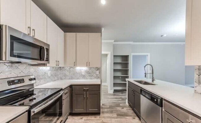 Building Photo - 3 bedroom in Houston TX 77096