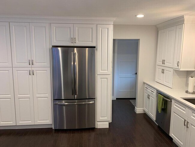 Building Photo - 816 Brentford Dr