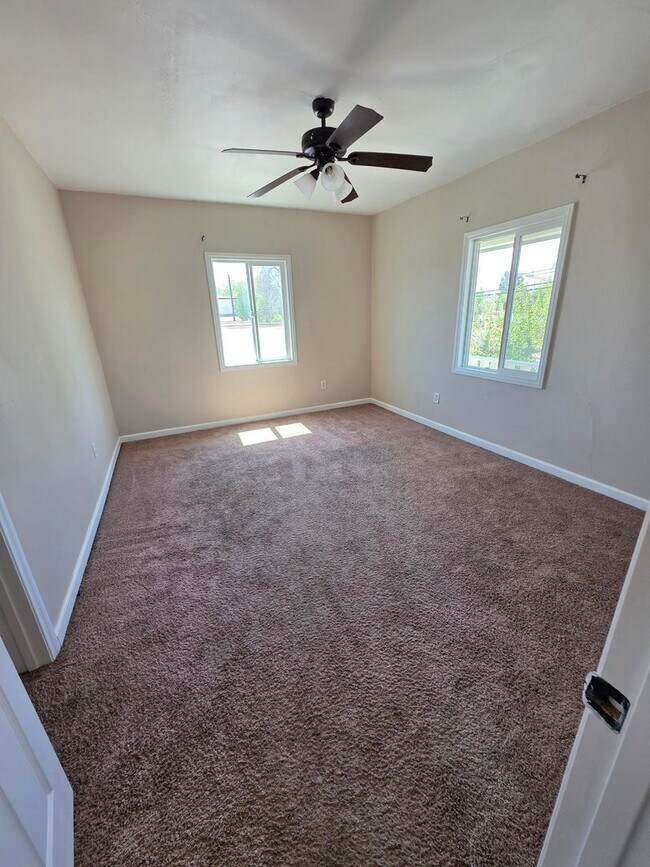 Building Photo - 2641 N Arrowhead Ave
