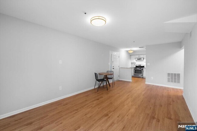 Building Photo - 372 Cambridge Dr