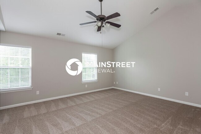Building Photo - 3 Bedroom Pet-Friendly Home in Charlotte, NC with Main Street Renewal