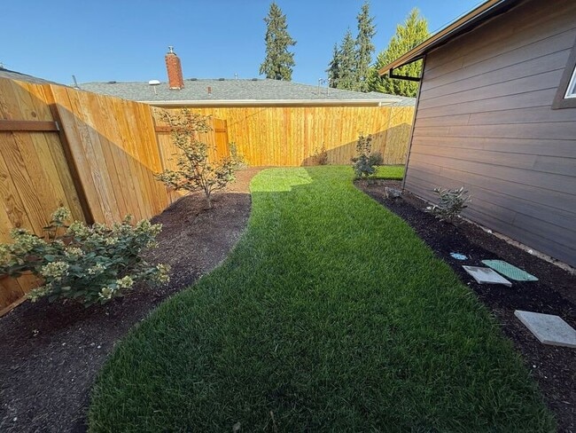 Building Photo - 1334 SW 8th Ave