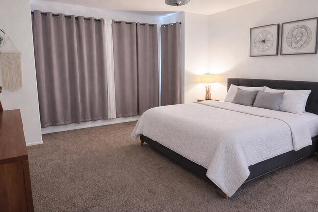 Building Photo - 14515 W Lisbon Ln