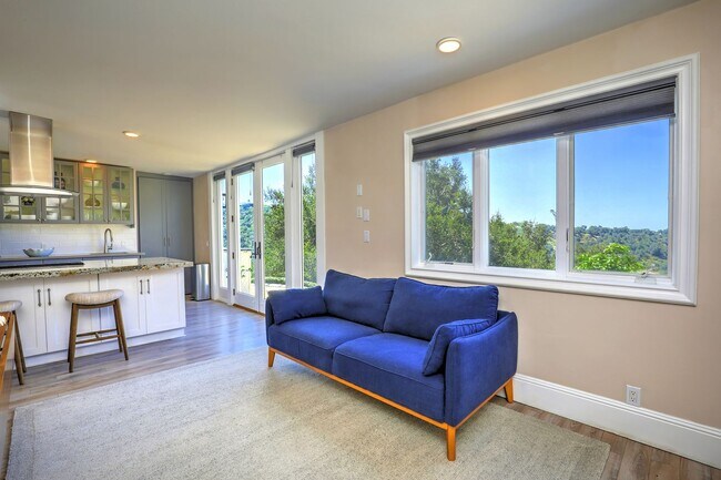 Building Photo - 731 Las Canoas Pl