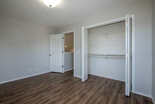 Building Photo - Gorgeous 4 Bedroom Remodel, Union Schools!