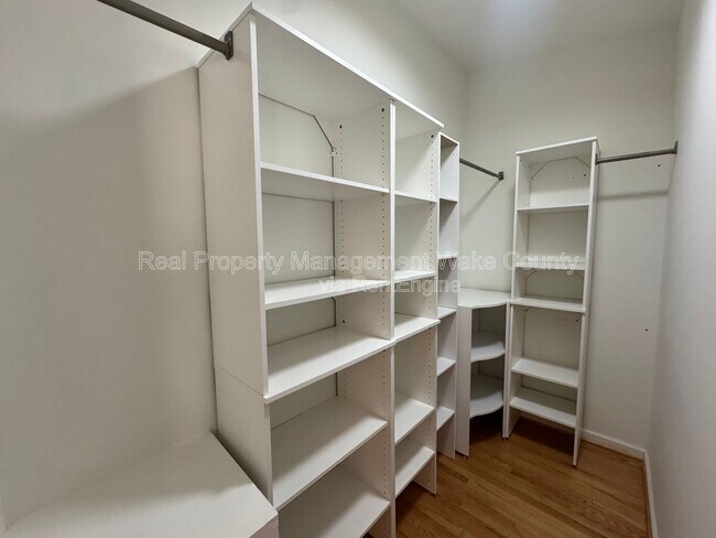 Building Photo - 3018 Medlin Dr